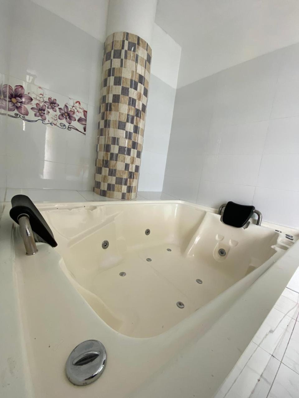 מלגאר Hotel Suite Royal מראה חיצוני תמונה